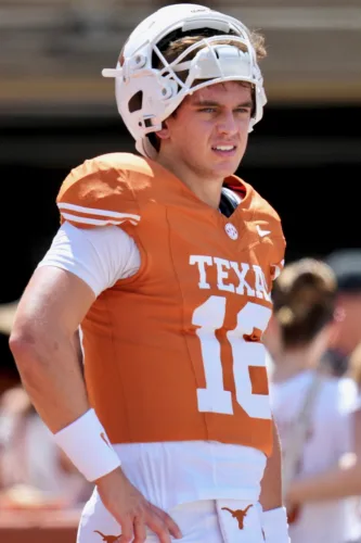 Heisman hopefuls Manning, Sayin to face off